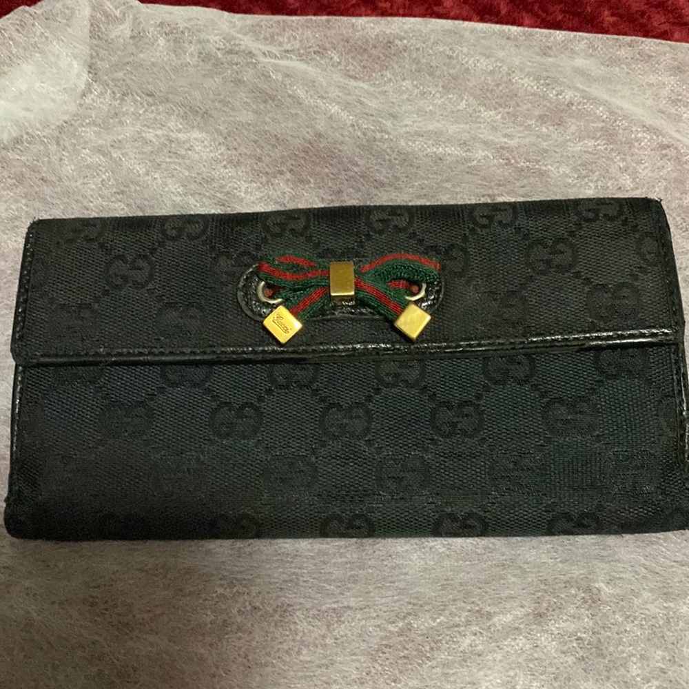 FLASH SALE!! 💯 Authentic Black Classic Gucci Wallet